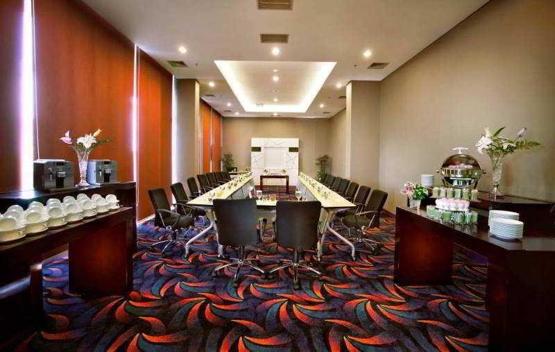 Fame Hotel Gading Serpong Tangerang Exterior photo