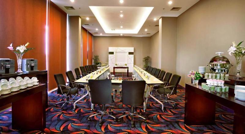 Fame Hotel Gading Serpong Tangerang Exterior photo