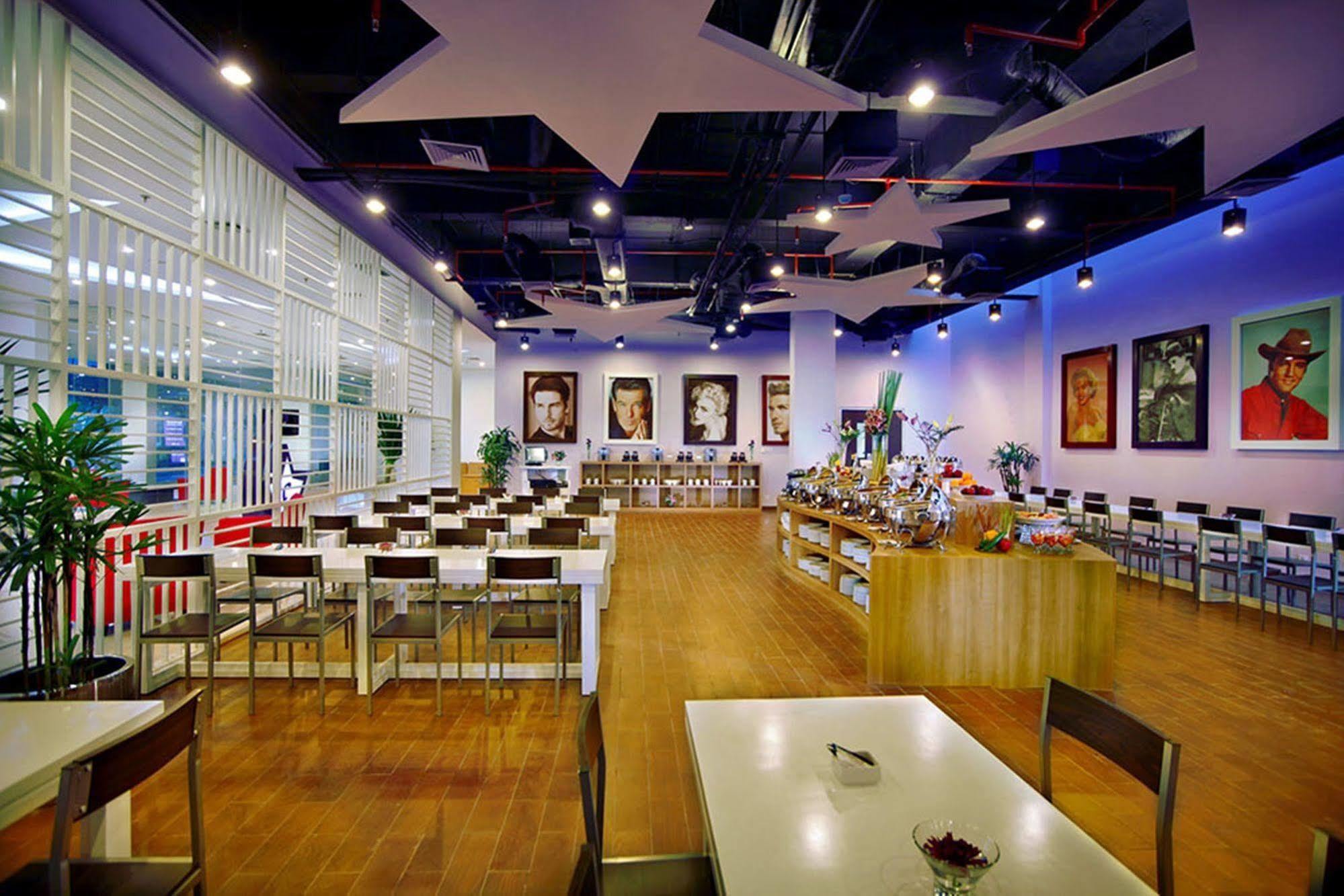 Fame Hotel Gading Serpong Tangerang Exterior photo
