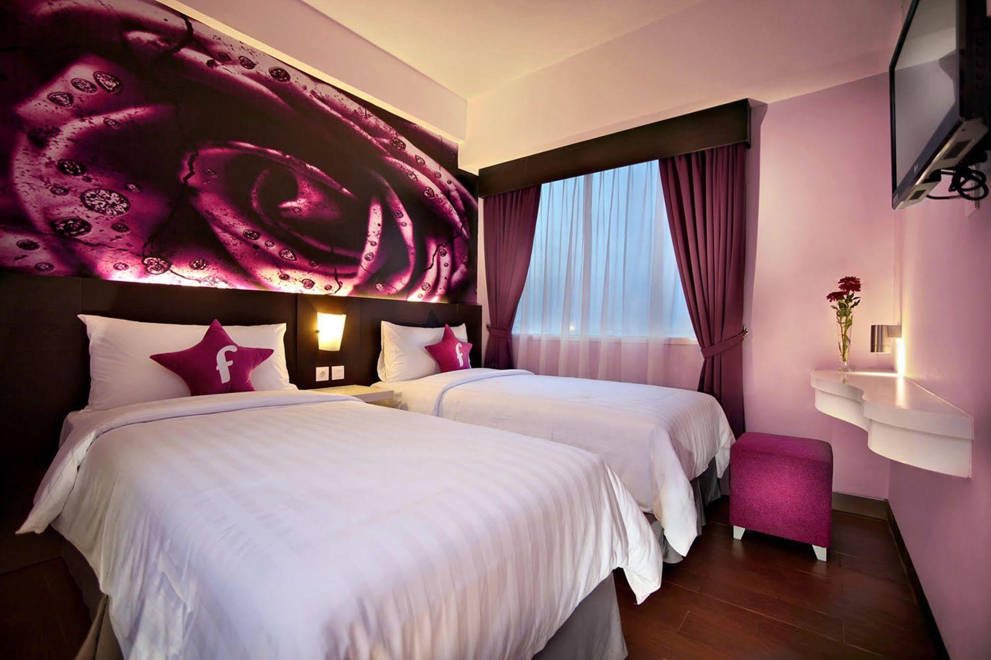 Fame Hotel Gading Serpong Tangerang Exterior photo